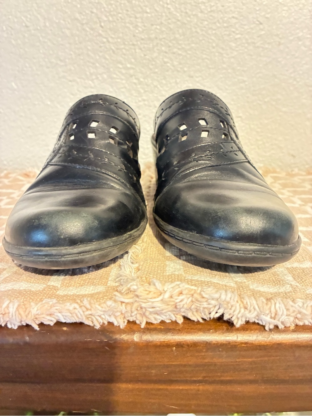 Clarks Clogs (8) - Picture 7 of 9